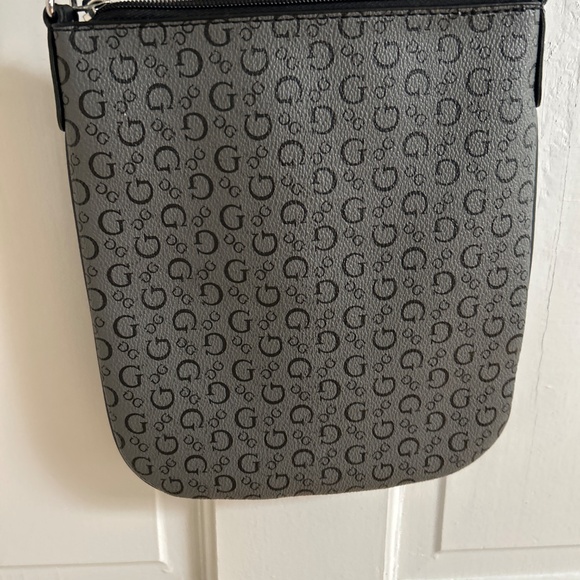 Guess crossbody - Picture 3 of 8